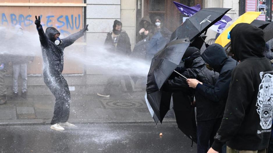 Disturbios en otra jornada de protestas contra la reforma jubilatoria de Macron