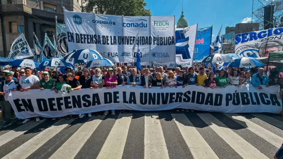 Científicos y docentes salen a la calle: denuncian más de 40% de pérdida salarial y convocan a una jornada nacional