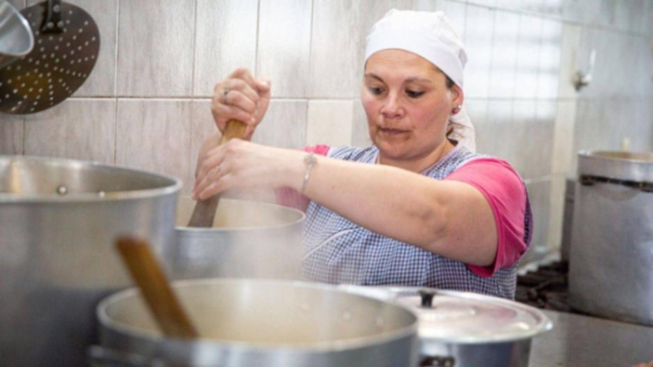 El gobierno bonaerense refuerza la asistencia social: aumenta 30% el SAE, sube 25% programas y duplica ayuda alimentaria a municipios