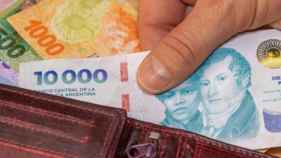 Los salarios formales volvieron a perder contra la inflación en febrero