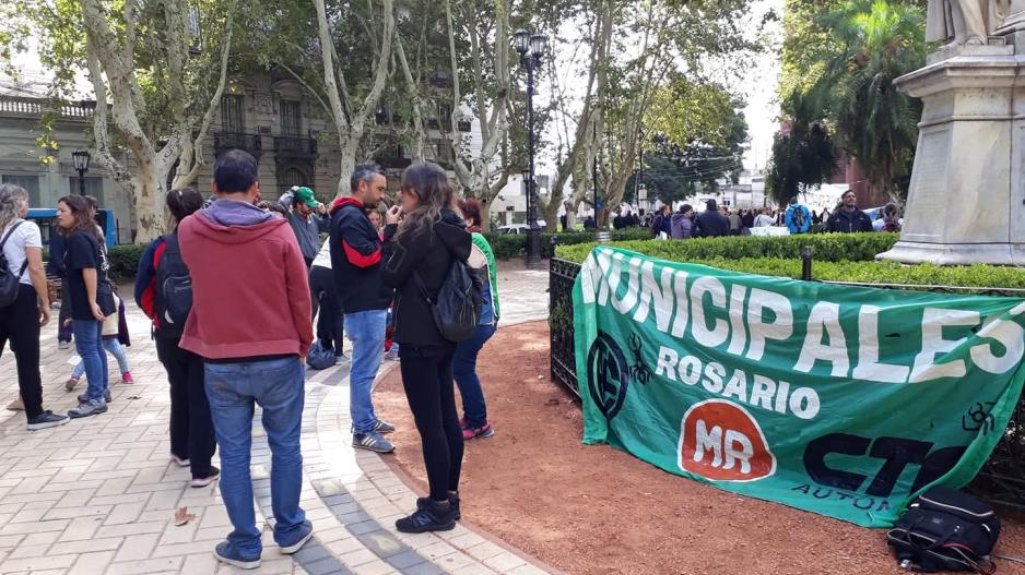 Municipales de Rosario paran por tiempo indeterminado y amenazan con acampe por incumplimiento de acuerdo salarial